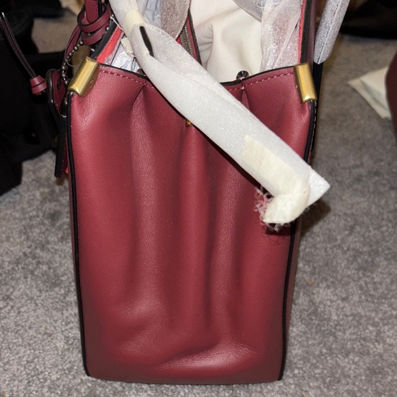 Coach Elegant Burgundy Leather Tote Bag - Picture 4 of 13
